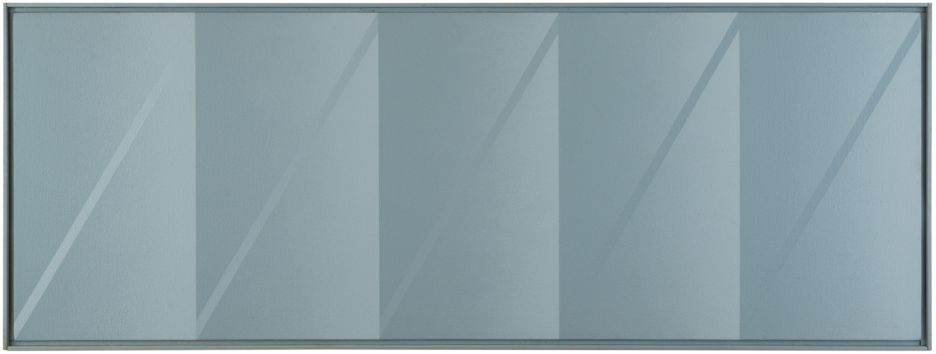 近藤竜男〈Five Dinagonal Stripes Gray J-3〉, アクリル・カンヴァス, 43.0×113.0, 1981